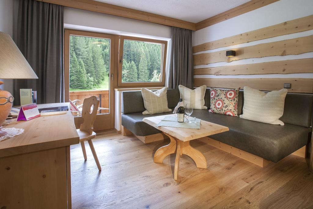 Natur- & Wanderhotel Tuxertal Room photo