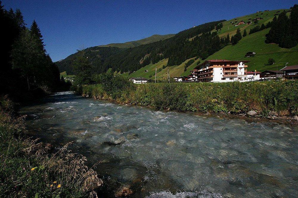 Natur- & Wanderhotel Tuxertal Exterior photo